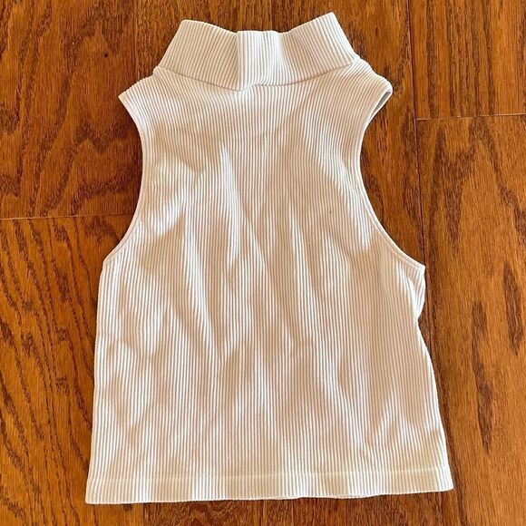 Cream crop top turtleneck - Picture 2 of 2